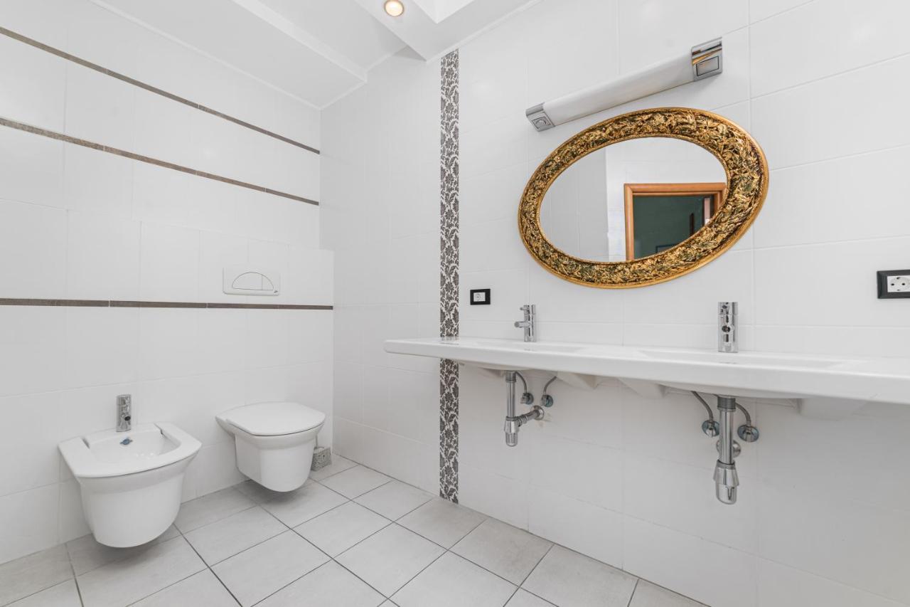 Classical Deribasivska 3-Bedrooms Apartment Одесса Экстерьер фото