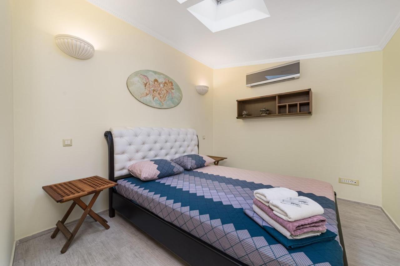 Classical Deribasivska 3-Bedrooms Apartment Одесса Экстерьер фото