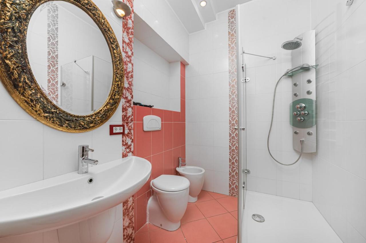 Classical Deribasivska 3-Bedrooms Apartment Одесса Экстерьер фото